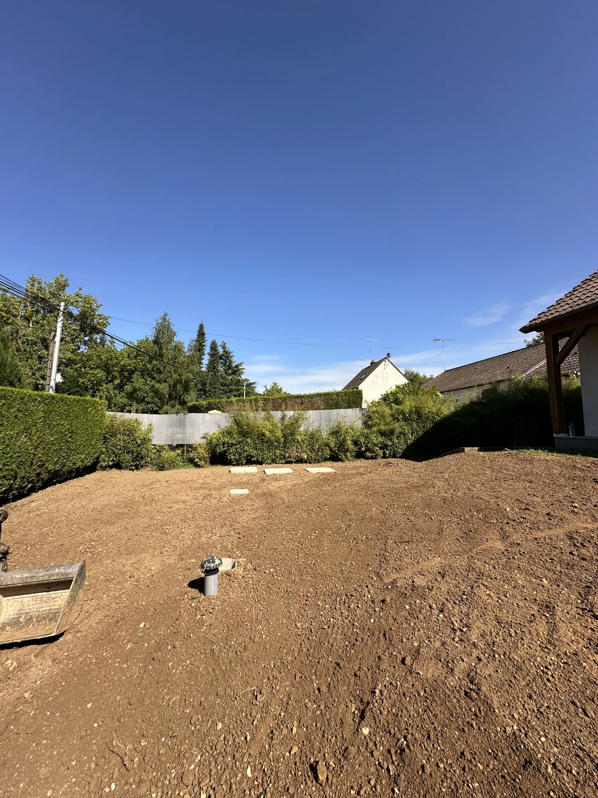 Terrain terrassé prêt à recevoir une construction, dans l’Yonne